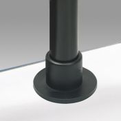 Socle de fixation au travers du bureau